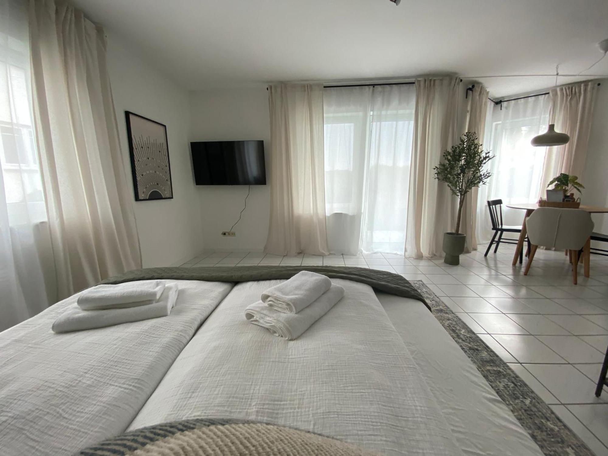 Moderne Wohnung Mit Terrasse & Parkplatz; Naehe Bwzk & Amazon Koblenz  Bagian luar foto